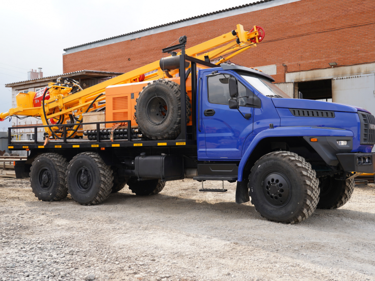 Буровая установка УРБ-2Д2 на шасси УРАЛ NEXT 4320-72 с компрессором с компрессором KAISHAN RSCG-560/15
