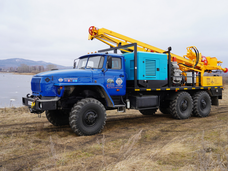 Буровая установка УРБ-2А2 на шасси УРАЛ 4320-60 с буровым насосом НБ-50 и компрессором DALI DLCY-15/15 В-Y