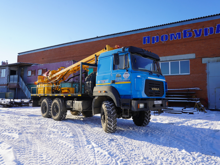 Буровая установка УРБ-2А2 на шасси УРАЛ 4320-80 с местом под установку компрессора и бурового насоса НБ-50