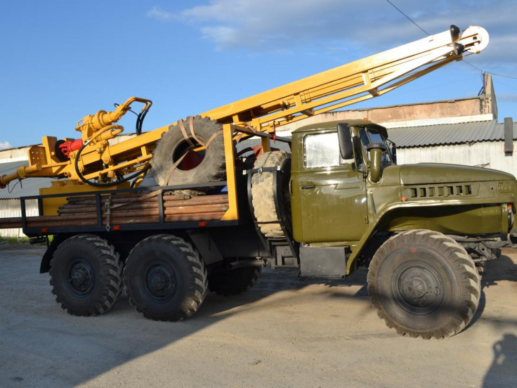 Буровая установка УРБ-2Д3 на шасси УРАЛ 4320 с компрессорной установкой 4ВУ и буровым насосом НБ50
