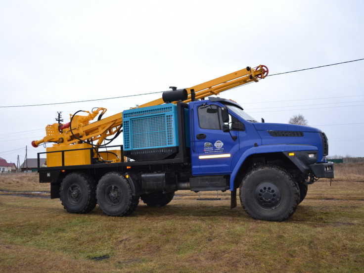 Буровая установка УРБ-2А2 на шасси УРАЛ-NEXT с компрессором DLCY-15/15В-Y 