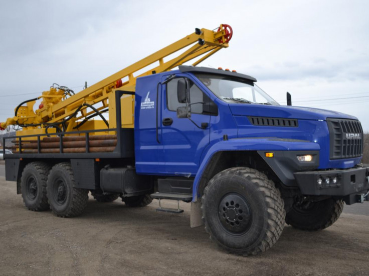 Буровая установка УРБ-2Д2 на шасси УРАЛ NEXT-4320-6951 с компрессором АК-9/10-01, гидрозажимом МТ-ГЗ-2 и комплектом бурового инструмента