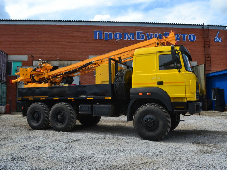 Буровая установка УРБ-2Д2 на шасси УРАЛ 5557
