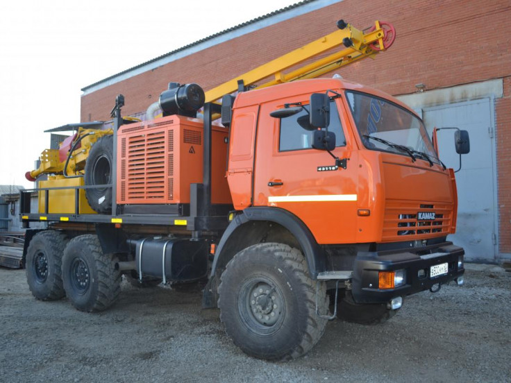 Буровая установка УРБ-2А2 на шасси КАМАЗ-43118 с  компрессором ЗИФ-ПВ-12/1,2 (с выносным пультом) на модернизированной гидравлической системе нового образца
