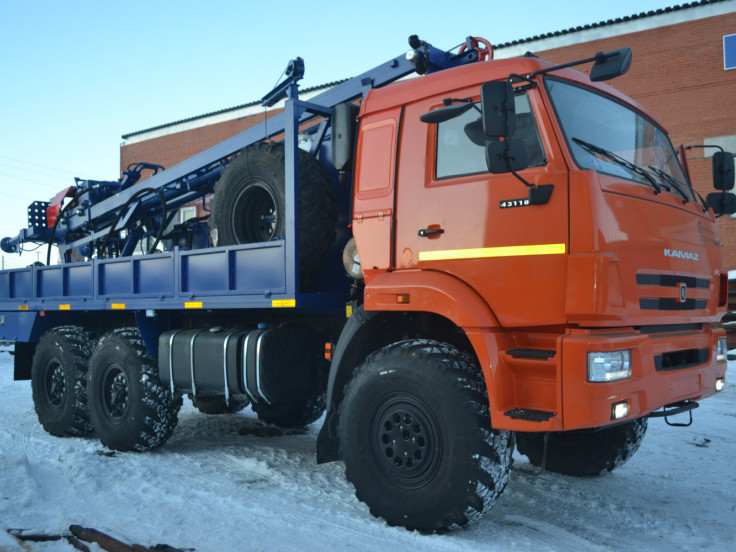 Буровая установка УРБ-2А2 на шасси КАМАЗ-43118 с компрессором ЗИФ КОМ10/10