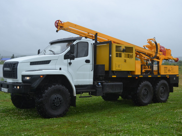 Буровая установка УРБ-2А2 на шасси УРАЛ NEXT 4320 (2024 г.в.) а компрессорным агрегатом КВ-12/12С