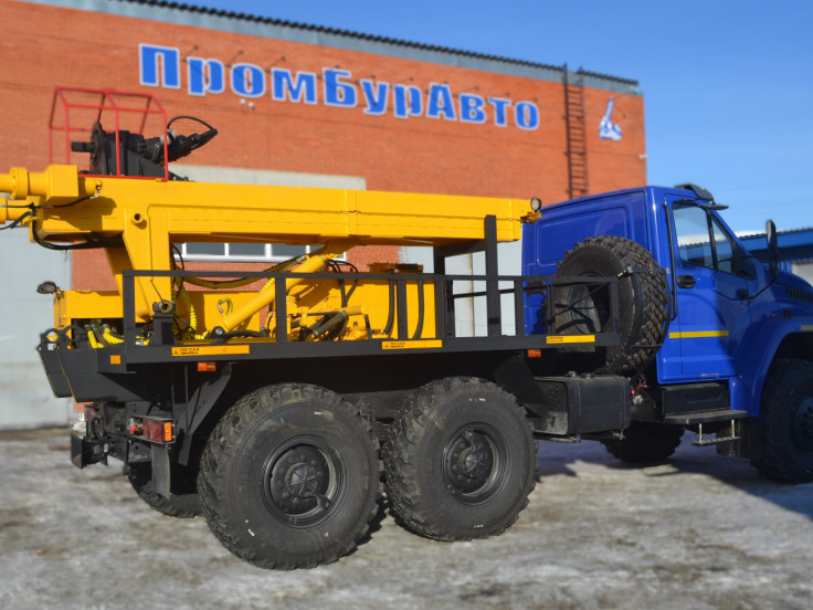 Буровая установка АЗА-3М на шасси УРАЛ-55571-72 с узлом для испытания анкеров 