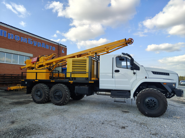 Буровая установка УРБ-2А2 на шасси УРАЛ NEXT-4320-6951-72Е5 с компрессором КВ-12/12С и трубозажимом ТЗГ-3 (с труборазворотом)