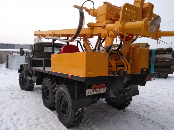 Буровая установка УРБ-2А2 на шасси ЗИЛ-Д245 с компрессором 4ВУ1-5/9МЗ, буровым насосом НБ-50, комплектом бурового инструмента и ЗИП