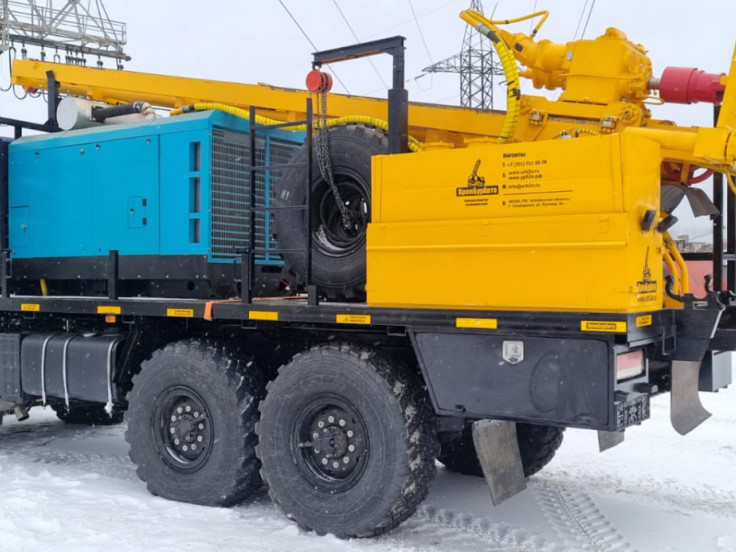 Буровая установка УРБ-2А2 на шасси КАМАЗ-43118 RS с винтовым компрессором DALI DLCY-18/17B-Y